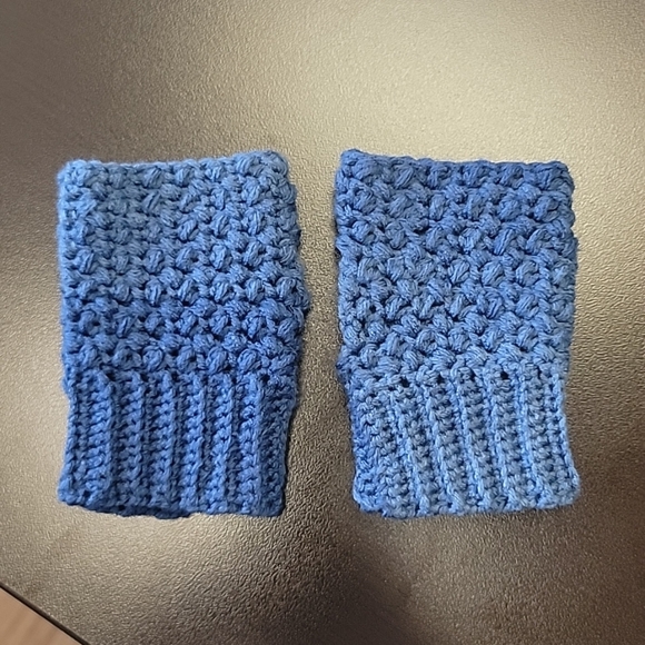 Wrist Warmers / Fingerless Mittens / Handmade Crochet Wrist Warmers - Picture 3 of 5